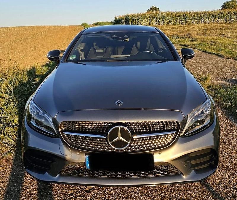 Grau Gebraucht 2018 Mercedes C300 AMG Coupé | 34.900 € (Etwas zu teuer) - Bild 1/4