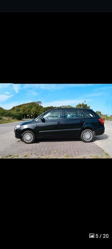 Schwarz Gebraucht 2008 Skoda Fabia Kombi | 2.200 € (Fairer Preis) - Bild 1/4