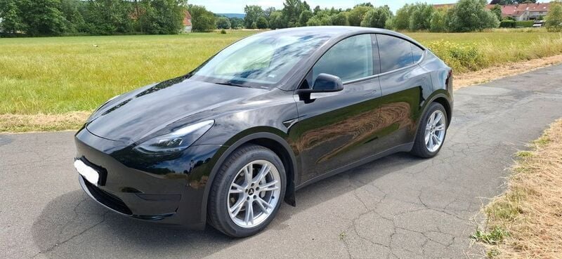 Schwarz Gebraucht 2022 Tesla Model Y SUV | 28.899 € (Guter Preis) - Bild 1/2