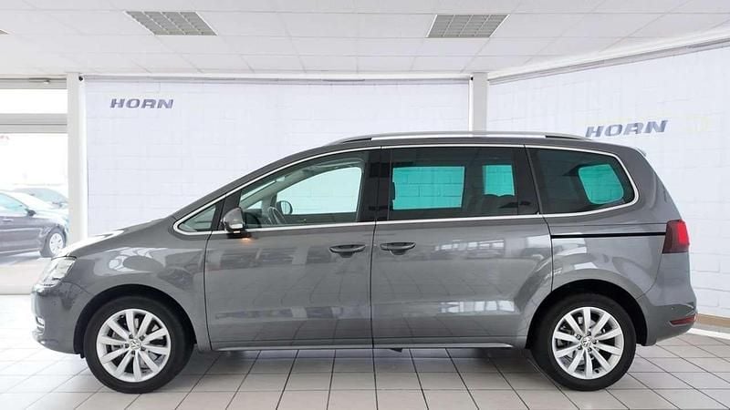 Gebraucht VW Sharan Highline 150 PS (110 kW) 2022 Indiumgrau metallic Van / Kleinbus