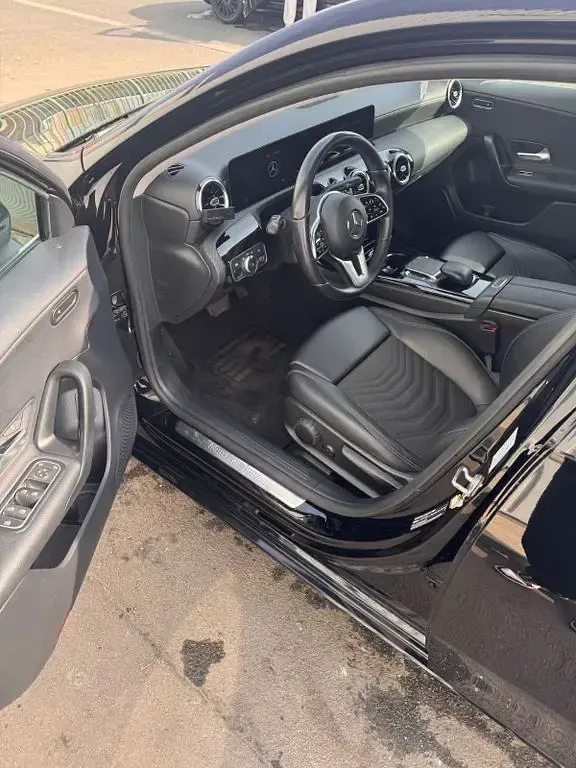Gebraucht Mercedes A200 Advanced 150 PS (110 kW) 2020 Schwarz Limousine