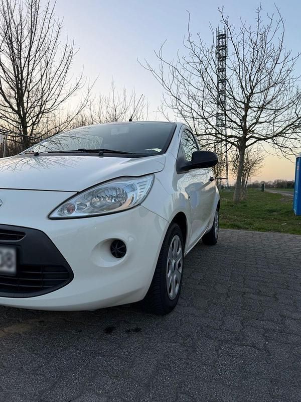 Gebraucht Ford Ka Trend 69 PS (50 kW) 2015 Weiß Kleinwagen