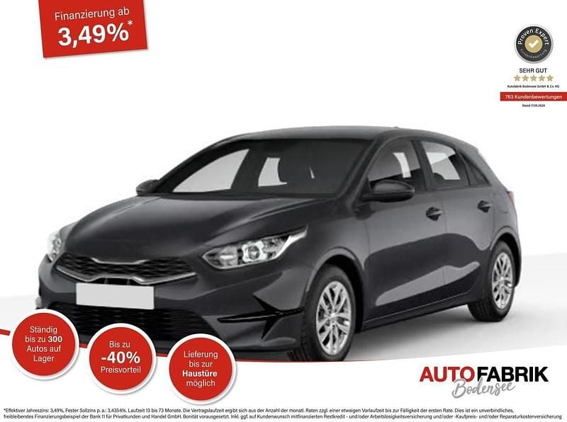 Experience grün metallic Neu 2025 Kia Ceed Kleinwagen | 21.890 € (Superpreis) - Bild 1/4