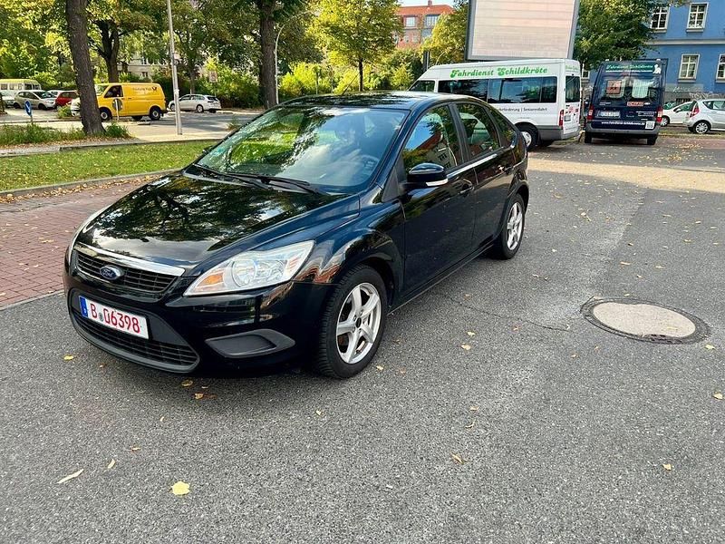 Schwarz Gebraucht 2010 Ford Focus Limousine | 2.000 € (Guter Preis) - Bild 1/4