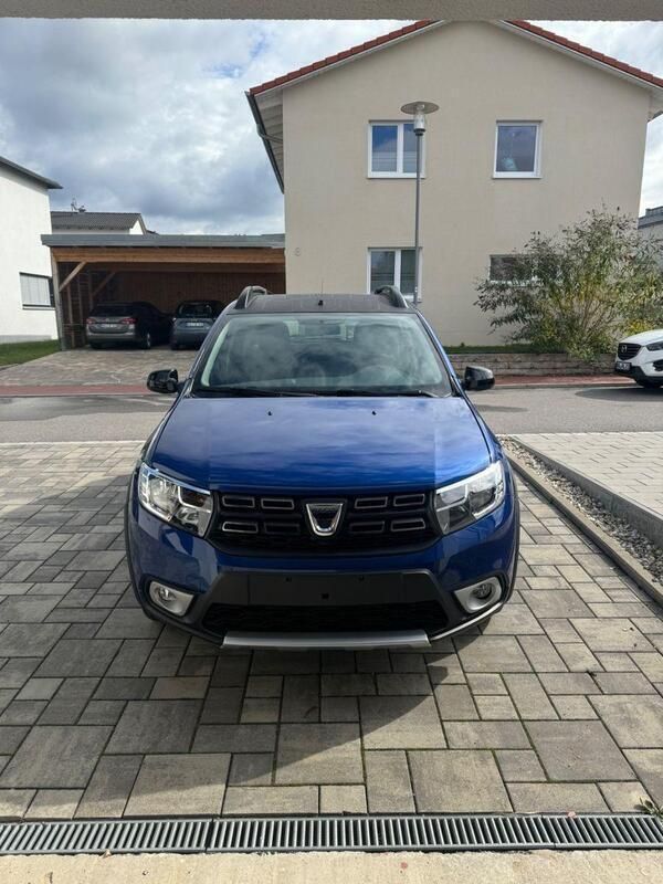 Blau Gebraucht 2020 Dacia Sandero Celebration Kleinwagen | 8.000 € - Bild 1/4