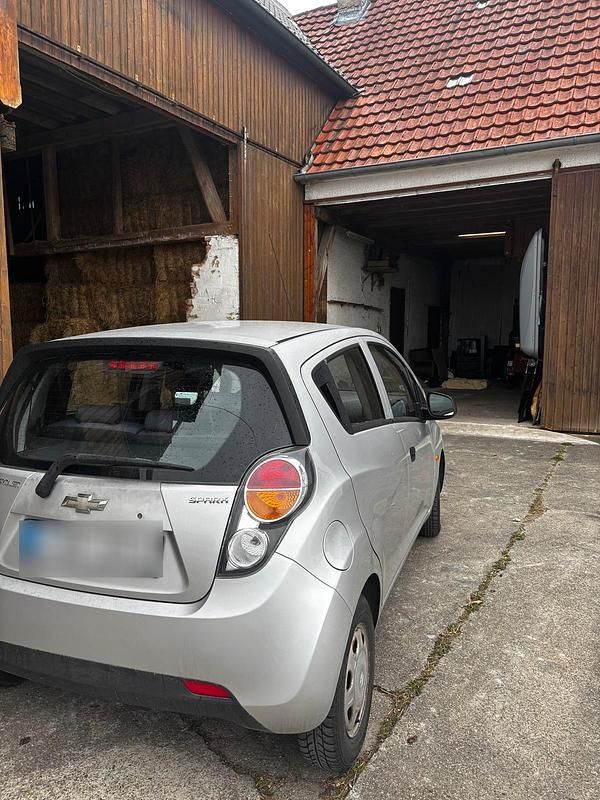 Gebraucht Chevrolet Spark 68 PS (50 kW) 2011 Silber Kleinwagen