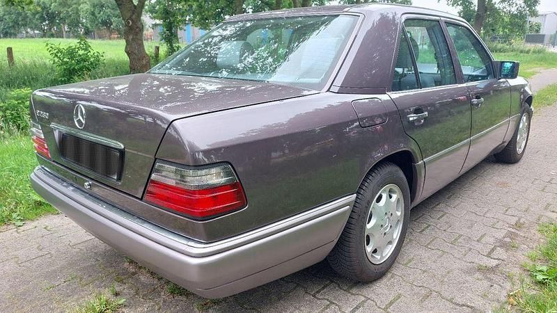 Gebraucht Mercedes E280 193 PS (141 kW) 1994 Grau Limousine