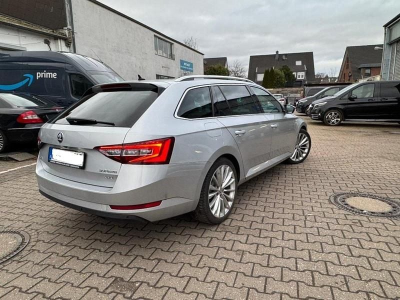 Gebraucht Skoda Superb LAURIN & KLEMENT 190 PS (139 kW) 2019 Silber Kombi