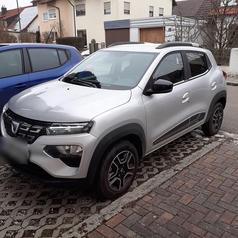 Silber Gebraucht 2022 Dacia Spring Comfort Plus Kleinwagen | 9.900 € (Superpreis) - Bild 1/4