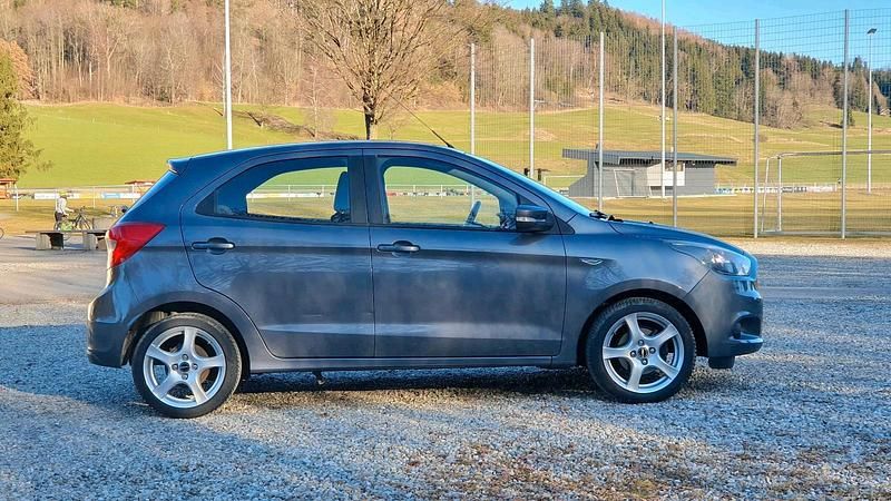 Gebraucht Ford Ka Plus 86 PS (63 kW) 2016 Grau Kleinwagen