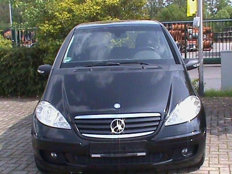 Kosmosschwarz metalliclack Gebraucht 2006 Mercedes A150 Limousine | 1.990 € - Bild 1/4