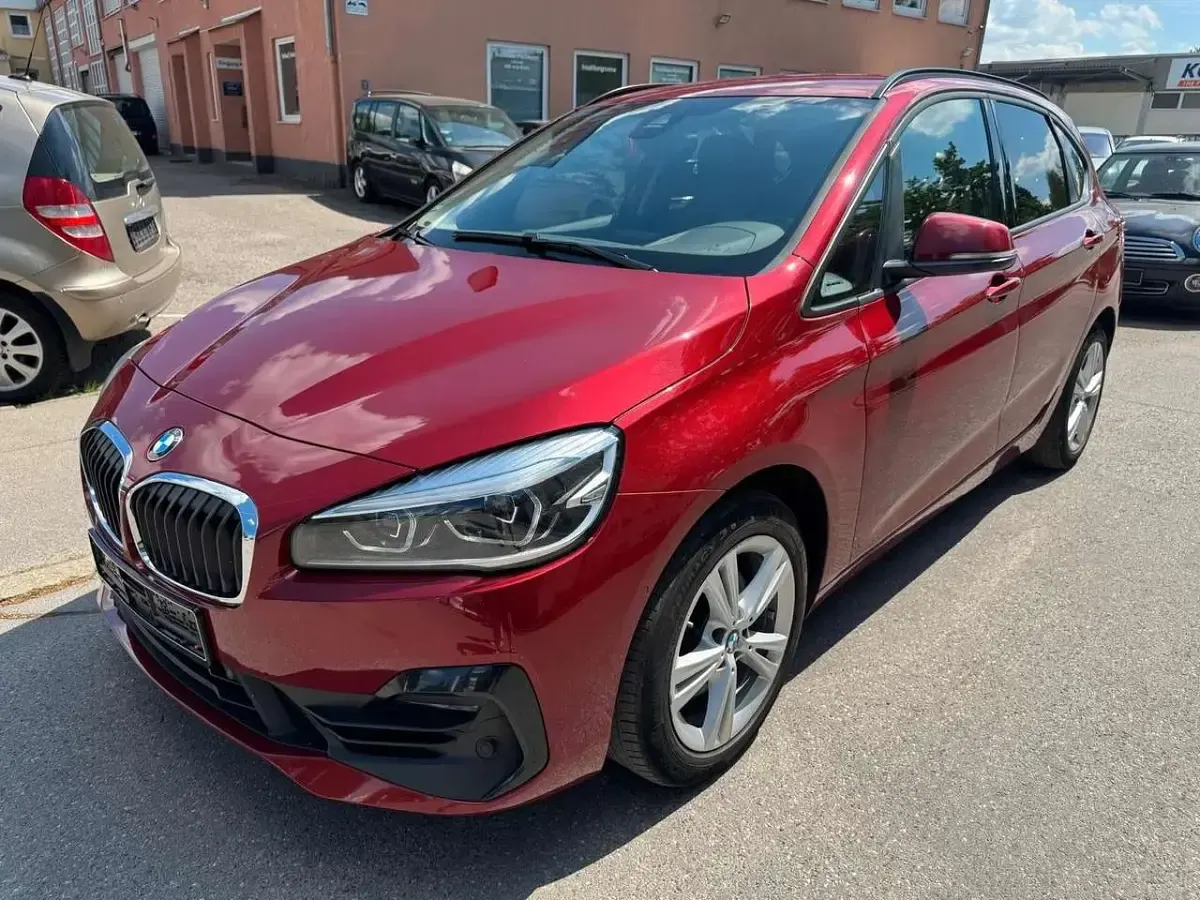 Używany BMW 220 Advantage 190 KM (139 kW) 2018 Czerwony Sedan/Limuzyna