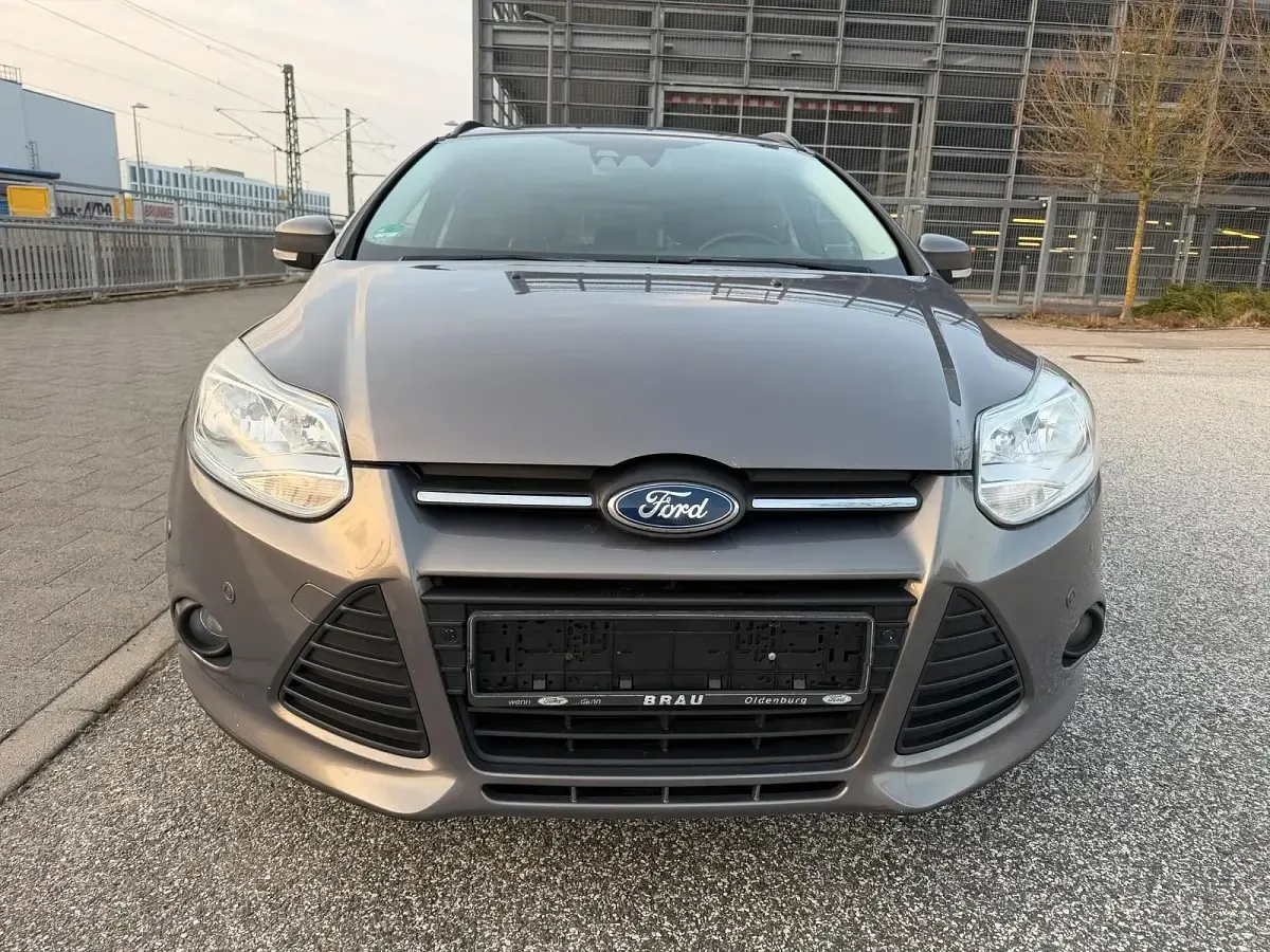 Używany Ford Focus 101 KM (74 kW) 2014 Szary Kombi