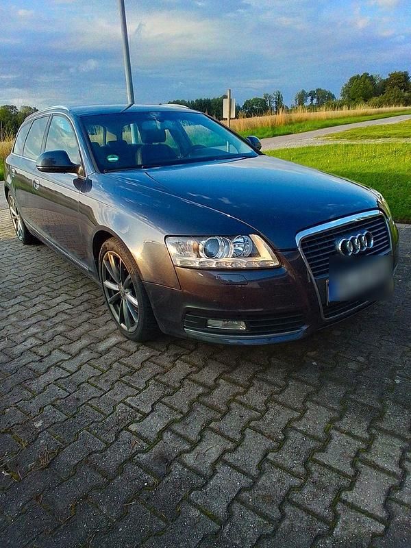Grau Gebraucht 2012 Audi A6 Ambiente Kombi | 7.200 € - Bild 1/4
