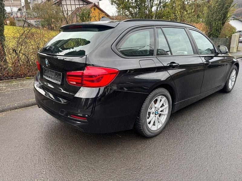 Gebraucht BMW 320 Advantage 184 PS (135 kW) 2018 Schwarz Kombi
