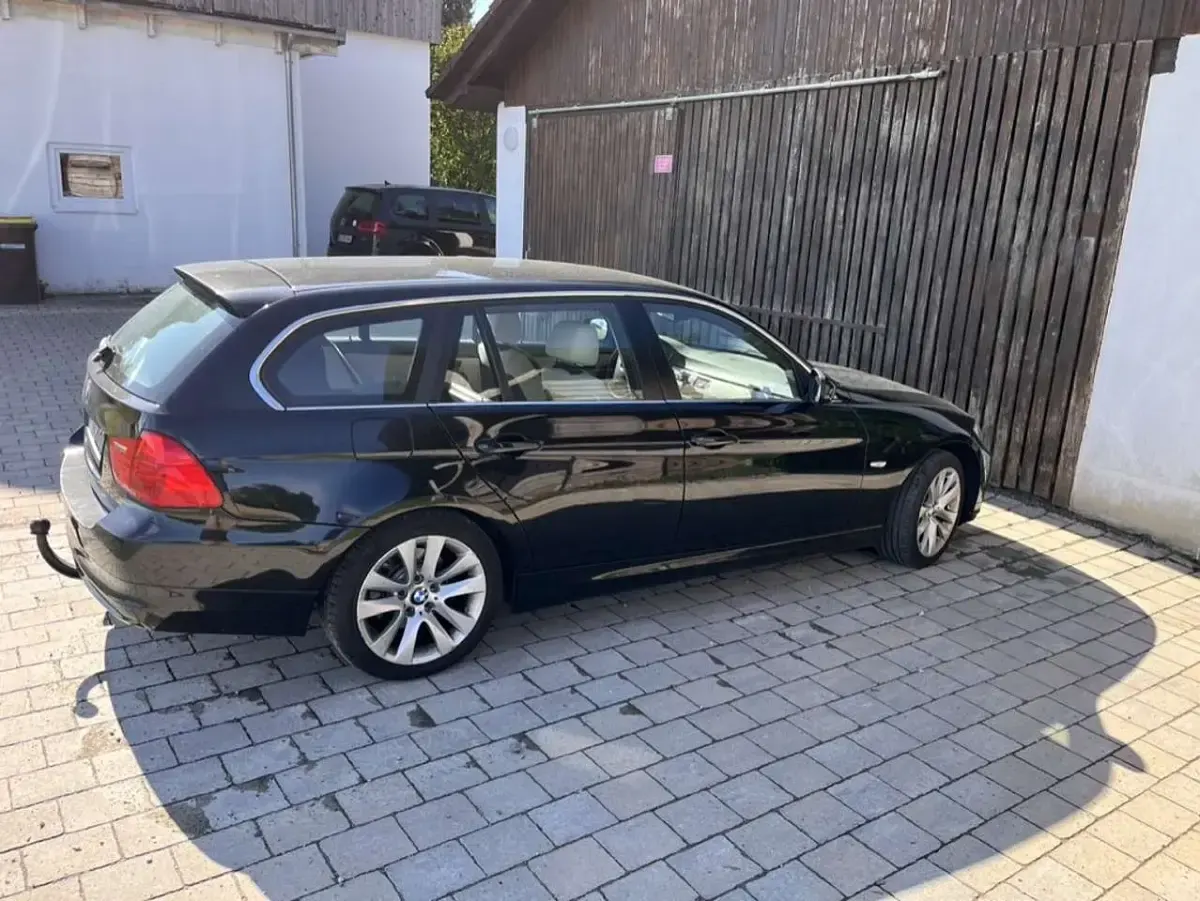 Gebraucht BMW 320 Lifestyle 184 PS (135 kW) 2011 Kombi