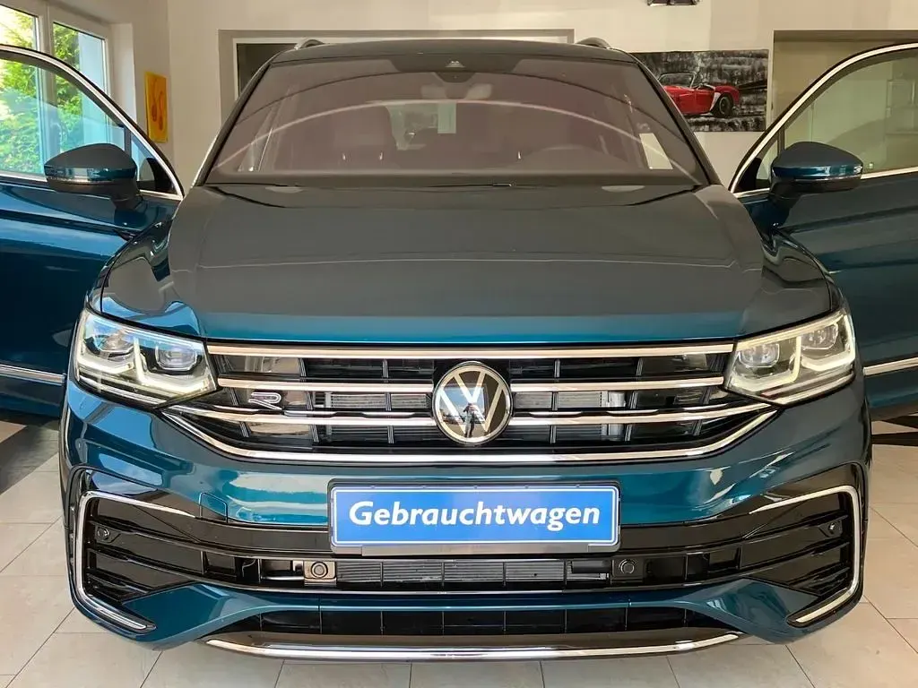 Gebraucht VW Tiguan R-line 200 PS (147 kW) 2024 Nightshade blue (metallic) SUV
