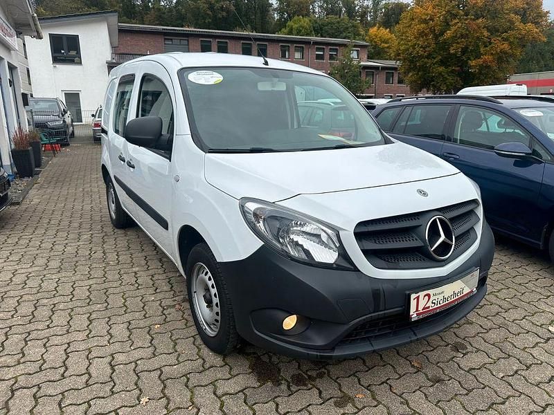 Weiß Gebraucht 2019 Mercedes Citan 109 Van / Kleinbus | 9.449 € (Fairer Preis) - Bild 1/4