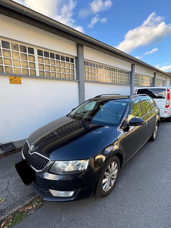 Schwarz Gebraucht 2016 Skoda Octavia Kombi | 7.900 € (Guter Preis) - Bild 1/4