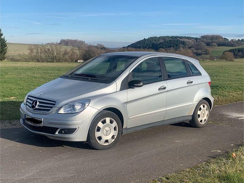 Silber Gebraucht 2006 Mercedes B180 Van / Kleinbus | 3.490 € (Guter Preis) - Bild 1/4