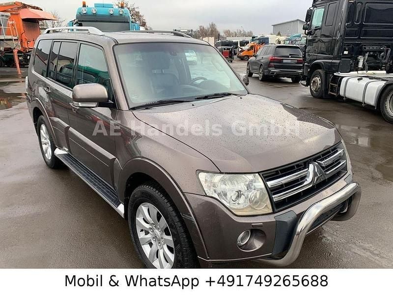 Braun Gebraucht 2011 Mitsubishi Pajero Instyle SUV | 10.990 € (Fairer Preis) - Bild 1/4