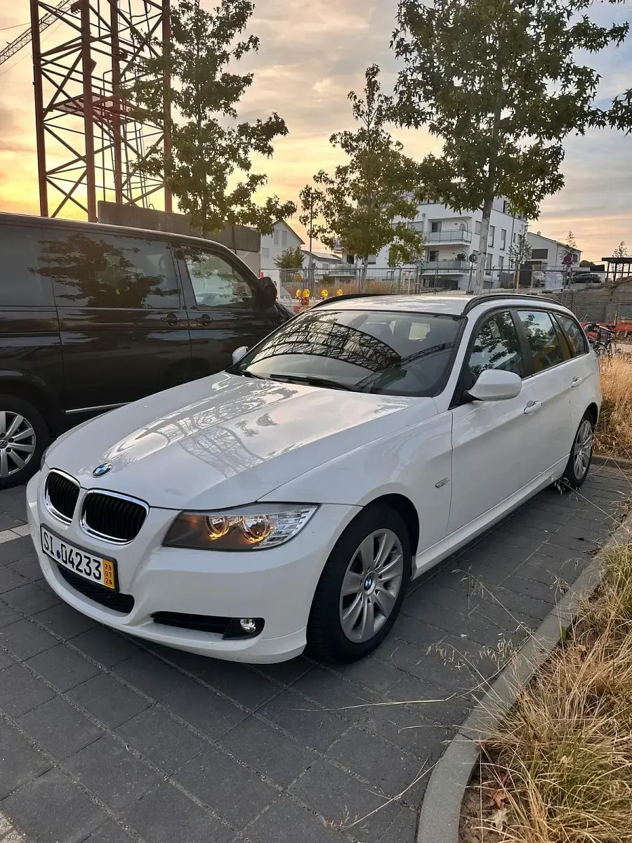 Gebraucht BMW 318 Comfort Edition 143 PS (105 kW) 2012 Weiß Kombi
