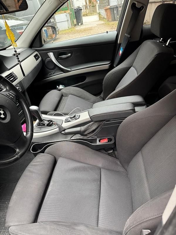 Gebraucht BMW 318 143 PS (105 kW) 2009 Schwarz Kleinwagen