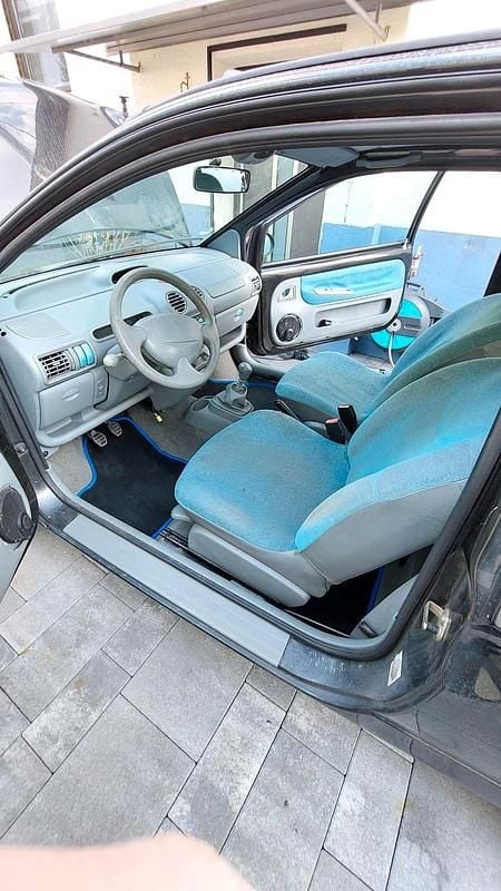 Second-hand Renault Twingo 58 CP (42 kW) 2004 Negru Hatchback