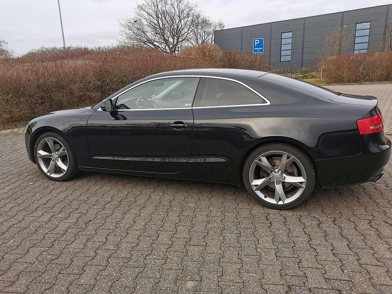 Schwarz Gebraucht 2010 Audi A5 Coupé | 5.600 € (Guter Preis) - Bild 1/4