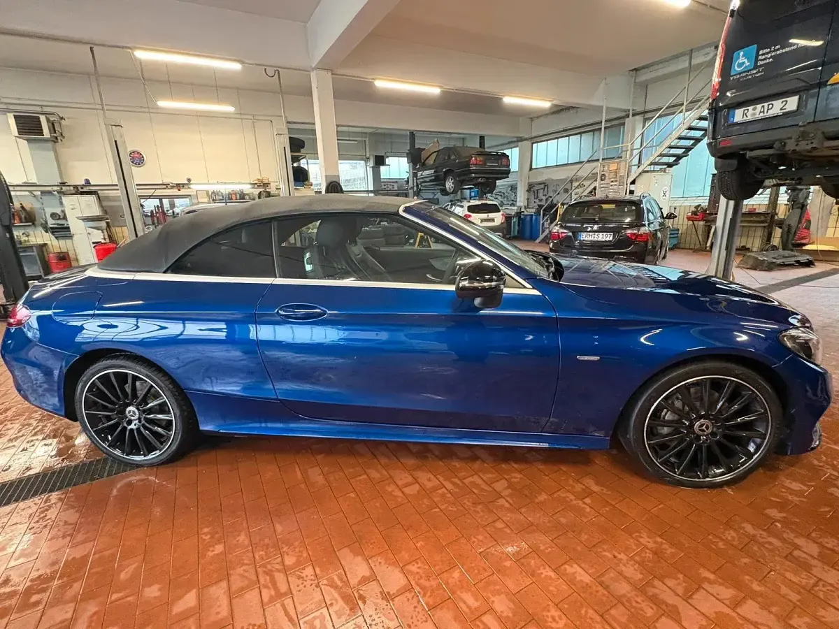 Gebraucht Mercedes C220 Edition 170 PS (125 kW) 2018 Blau Cabrio