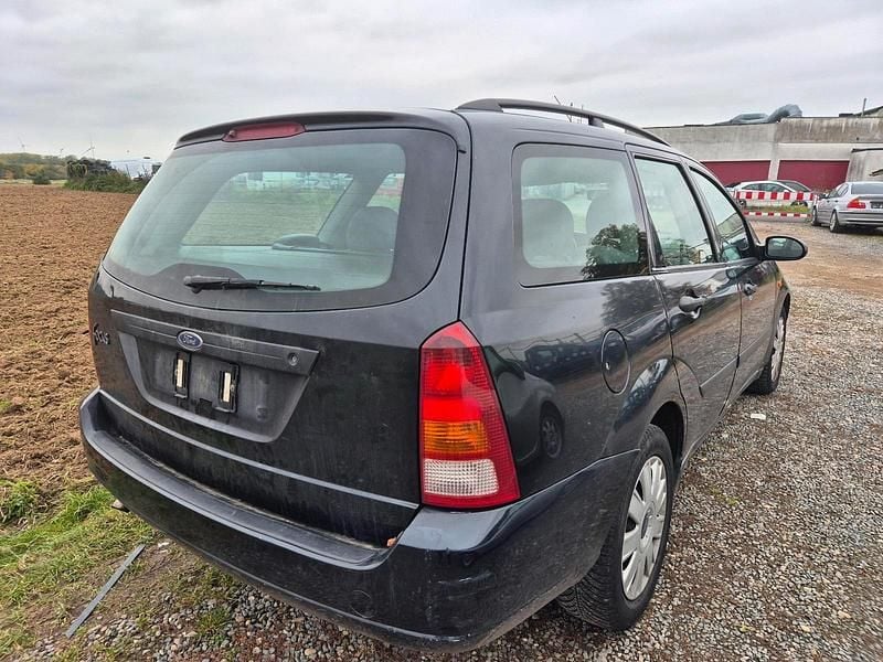 Schwarz Gebraucht 2000 Ford Focus Kombi | 899 € (Guter Preis) - Bild 1/4