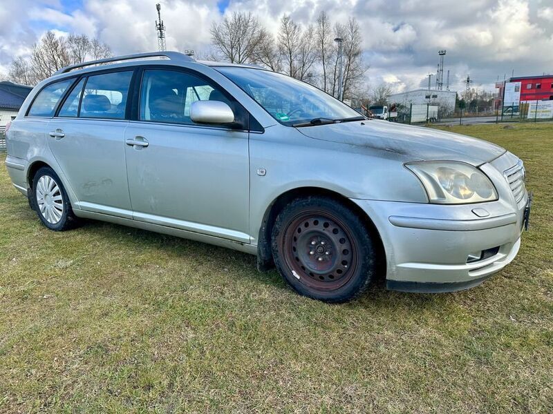 Gebraucht Toyota Avensis Sol 147 PS (108 kW) 2003 Silber Kombi
