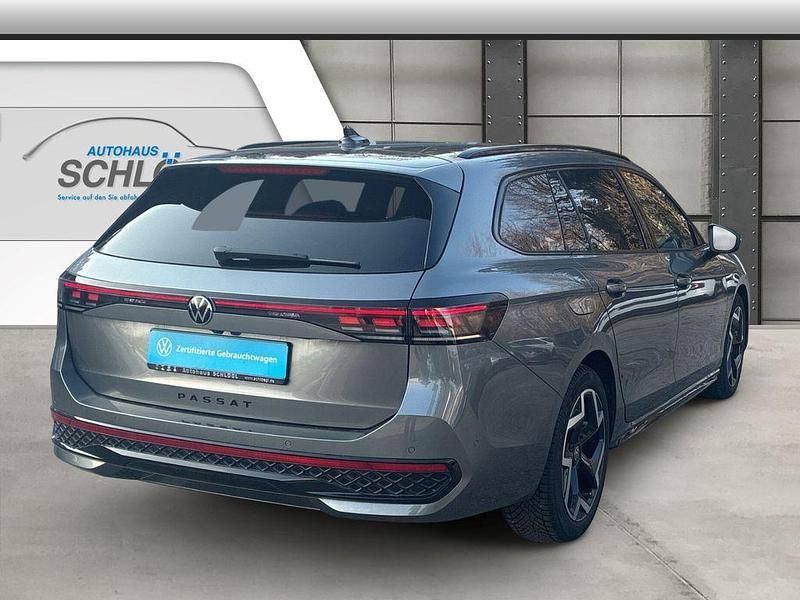 Gebraucht VW Passat R-line 193 PS (141 kW) 2025 Grau Kombi