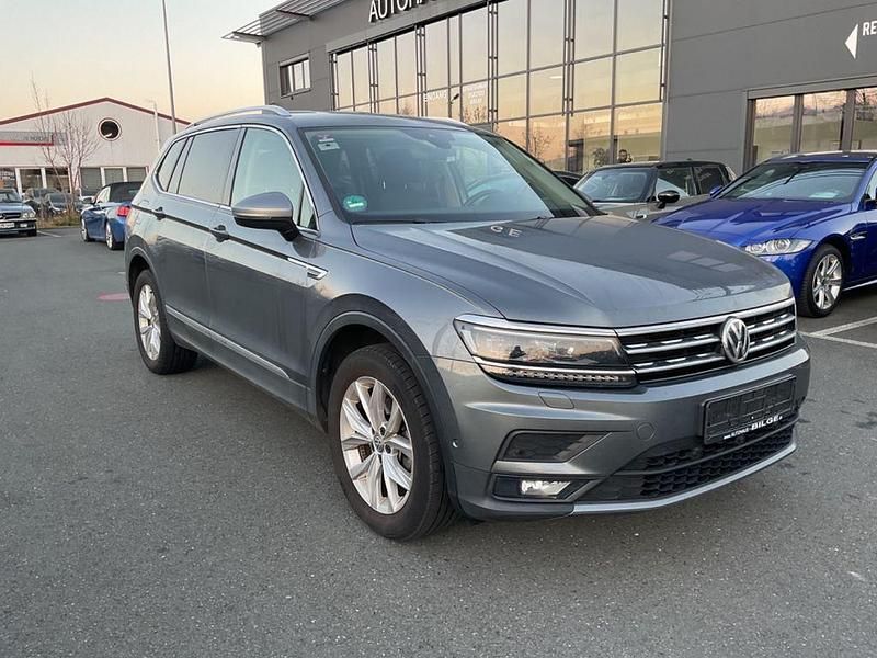 Grau Gebraucht 2019 VW Tiguan Allspace Comfortline SUV | 19.877 € (Guter Preis) - Bild 1/2