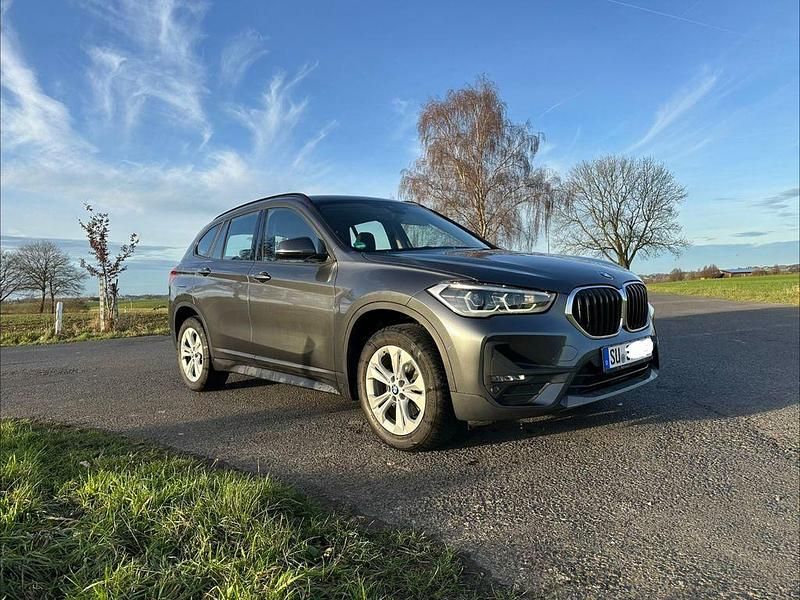 Grau Gebraucht 2019 BMW X1 Performance SUV | 19.900 € (Fairer Preis) - Bild 1/4