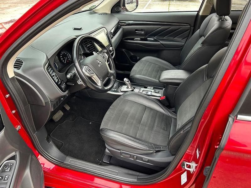 Gebraucht Mitsubishi Outlander P-HEV 224 PS (164 kW) 2019 Rot SUV