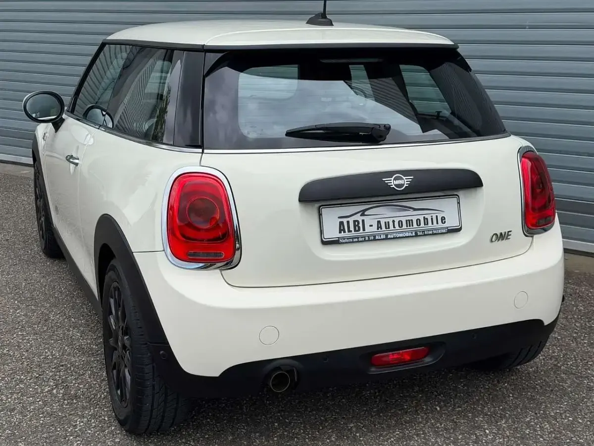 Gebraucht Mini ONE 102 PS (75 kW) 2019 Pepper (old english) white Kleinwagen