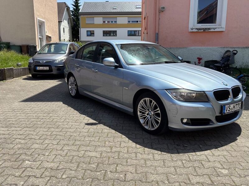 Blau Gebraucht 2010 BMW 320 Sport Line Limousine | 5.400 € (Guter Preis) - Bild 1/4