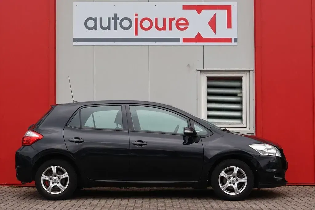 Gebraucht Toyota Auris 132 PS (97 kW) 2011 Schwarz Kleinwagen