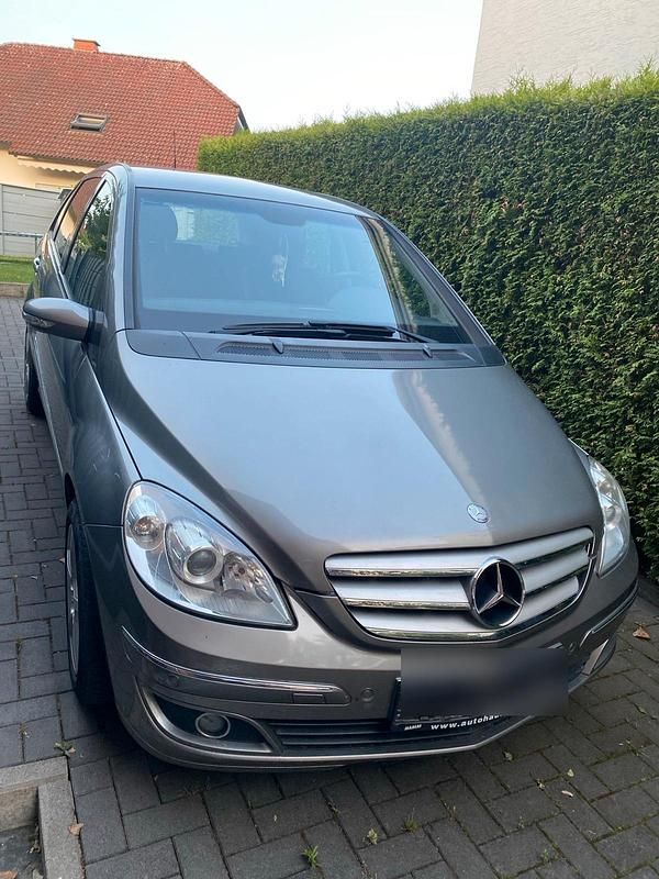 Grau Gebraucht 2005 Mercedes B200 Van / Kleinbus | 1.490 € (Guter Preis) - Bild 1/4