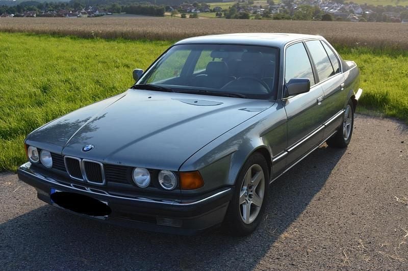 Grau Gebraucht 1992 BMW 730 Basis Limousine | 5.100 € - Bild 1/4
