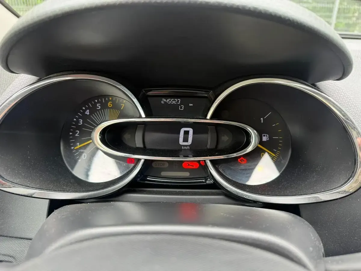 Gebraucht Renault Clio Dynamique 90 PS (66 kW) 2014 Schwarz Kombi
