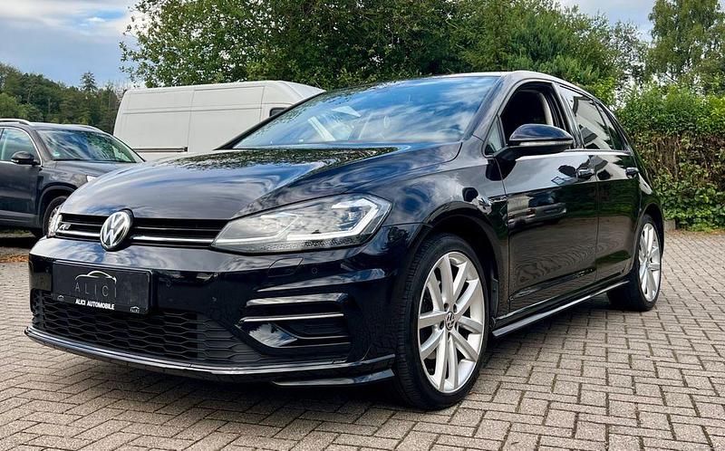 Schwarz Gebraucht 2019 VW Golf VII Highline Limousine | 13.990 € (Fairer Preis) - Bild 1/4