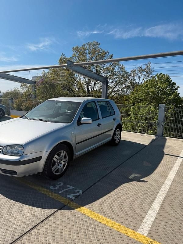Second-hand VW Golf IV 75 CP (55 kW) 2003 Argintiu Hatchback