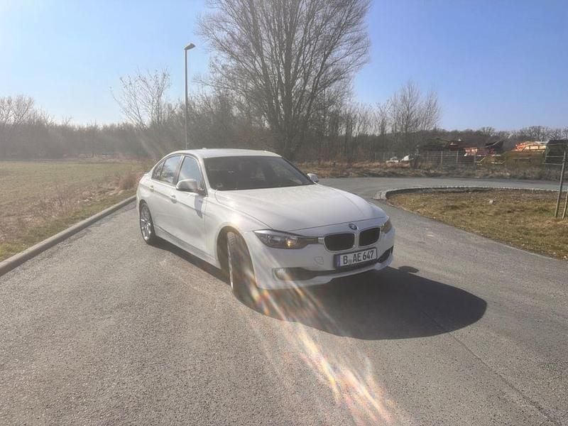 Gebraucht BMW 320 184 PS (135 kW) 2012 Weiß Limousine