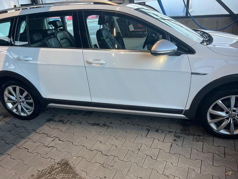 Gebraucht VW Golf Alltrack 184 PS (135 kW) 2017 Weiß Kombi