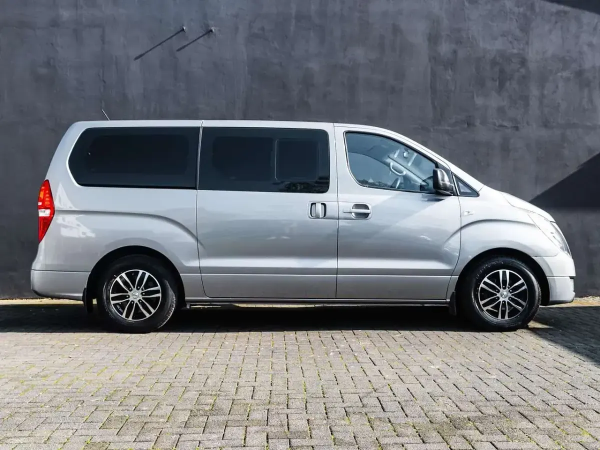 Gebraucht Hyundai H-1 Trend 170 PS (125 kW) 2017 Grau Van / Kleinbus
