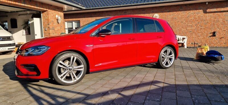 Rot Gebraucht 2018 VW Golf VII Highline Limousine | 18.600 € (Fairer Preis) - Bild 1/4