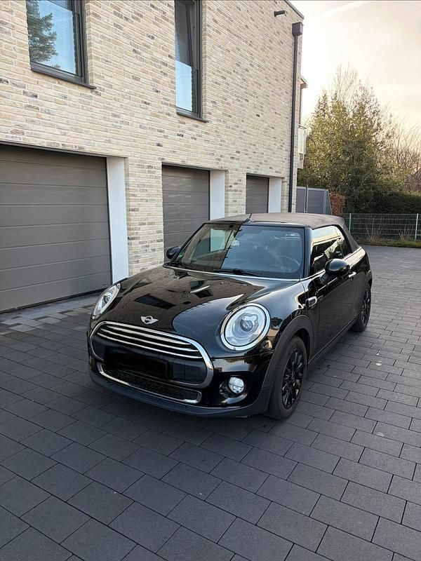 Käytetty Mini One Cabriolet 102 HP (75 kW) 2017 Musta Avoauto