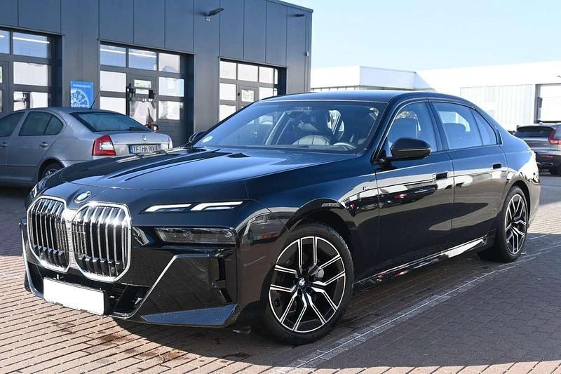 Black sapphire metallic Gebraucht 2023 BMW 740 M Sport Limousine | 129.900 € - Bild 1/4